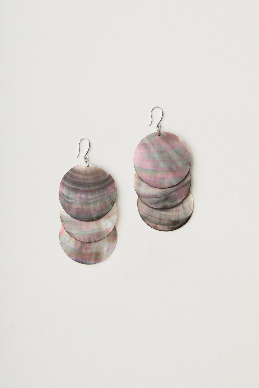 Mother-of-pearl pendant earrings