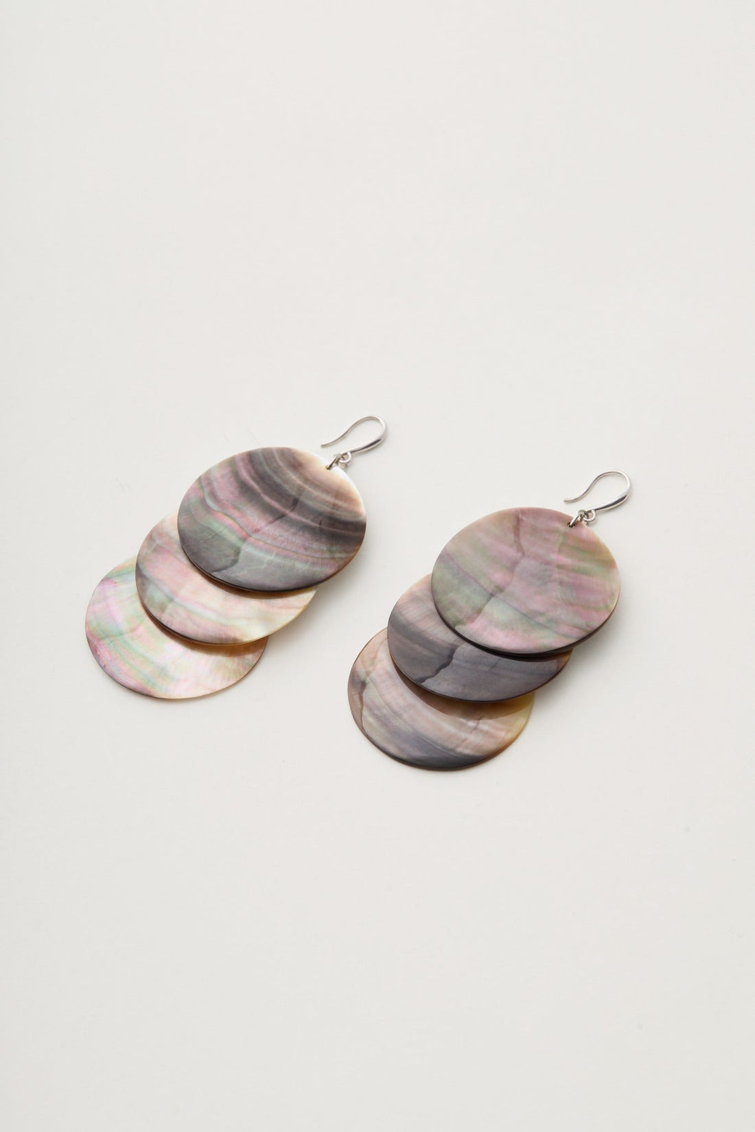 Mother-of-pearl pendant earrings