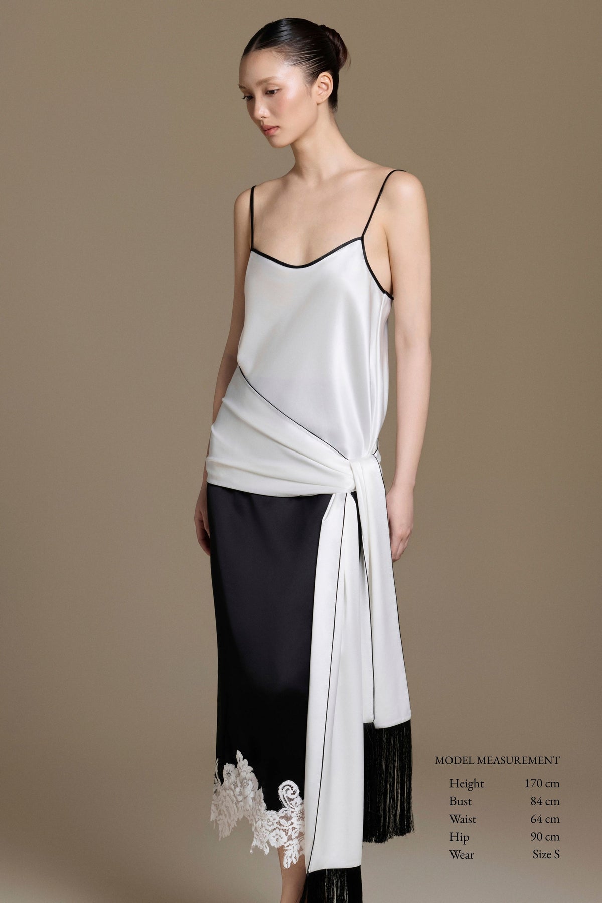 Black Stream-lined Silk Scarf | Catalogue 04